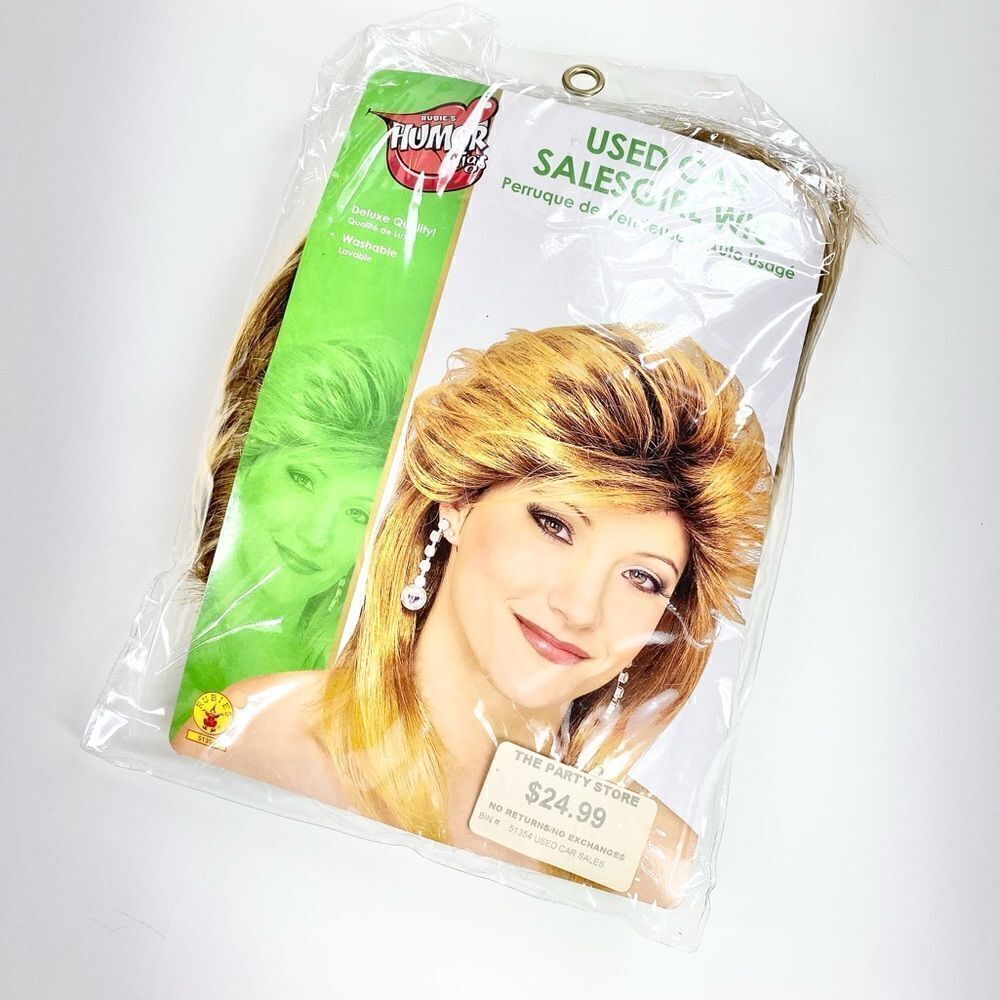 Used car salesgirl wig